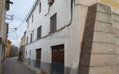 Casa de poble amb terreny a Sant Climent de Sescebes